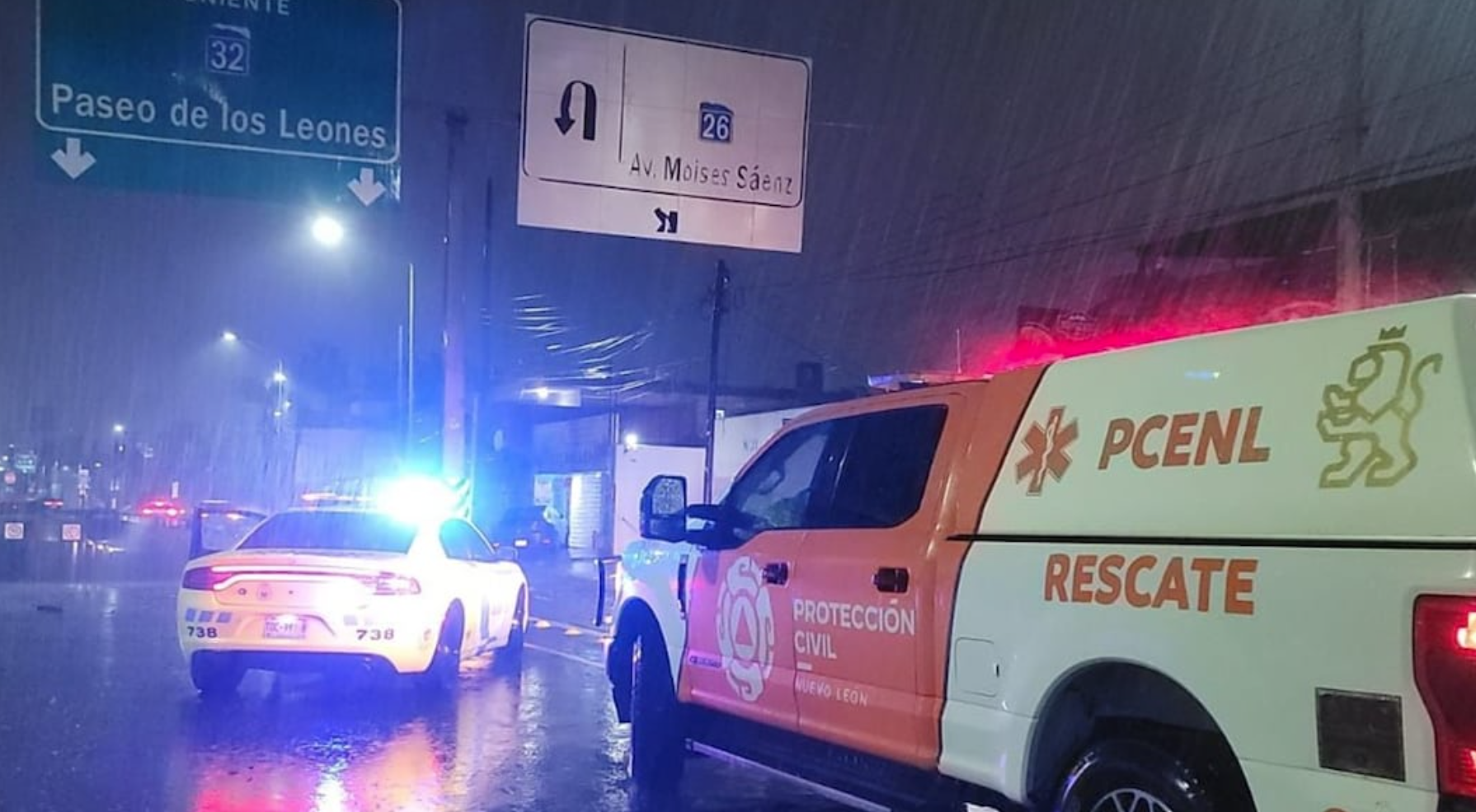 Lluvias llevan 3 muertos e inundaciones en NL